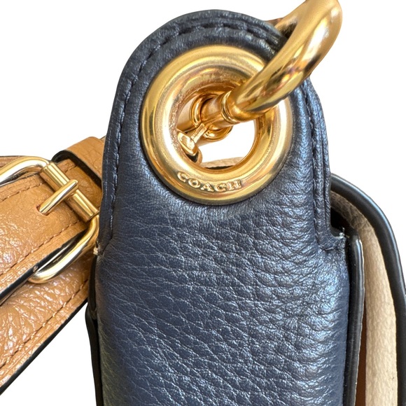 COACH x MARVEL Limited Ed. Jes Messenger With Carol Danvers - Picture 12 of 16